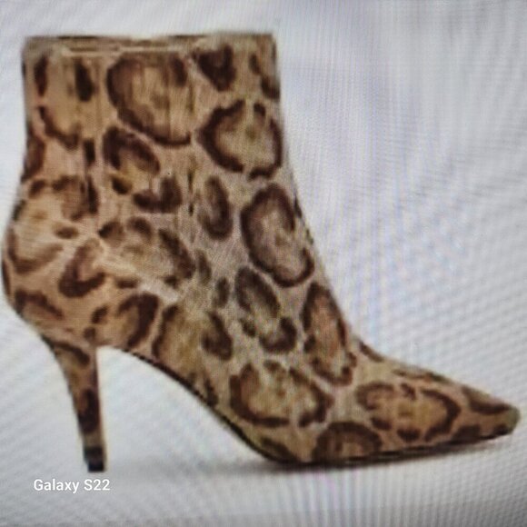 NEW Vince Camuto Ambind Bootie Calf Hair Leather. Size 6.5 - Picture 2 of 15